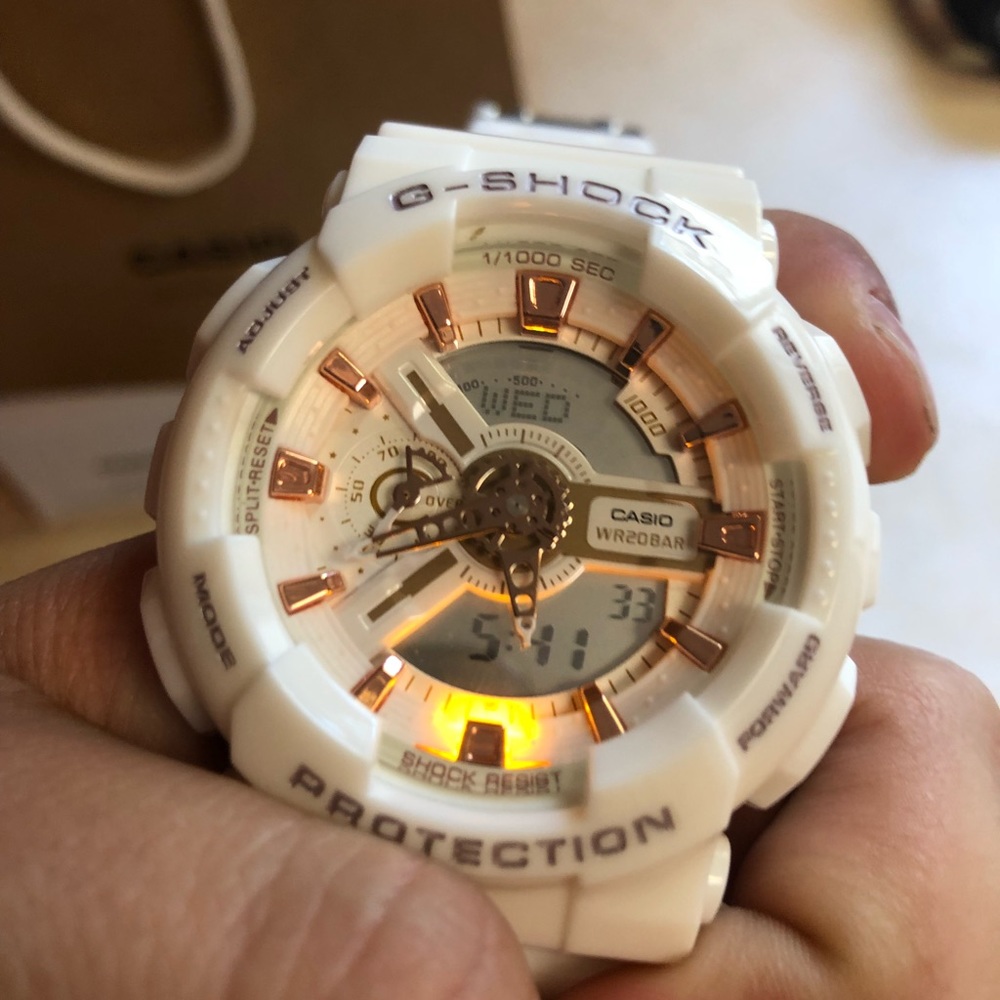 White Gshock lights up g shock Brand New Casio - Picture 4 of 5